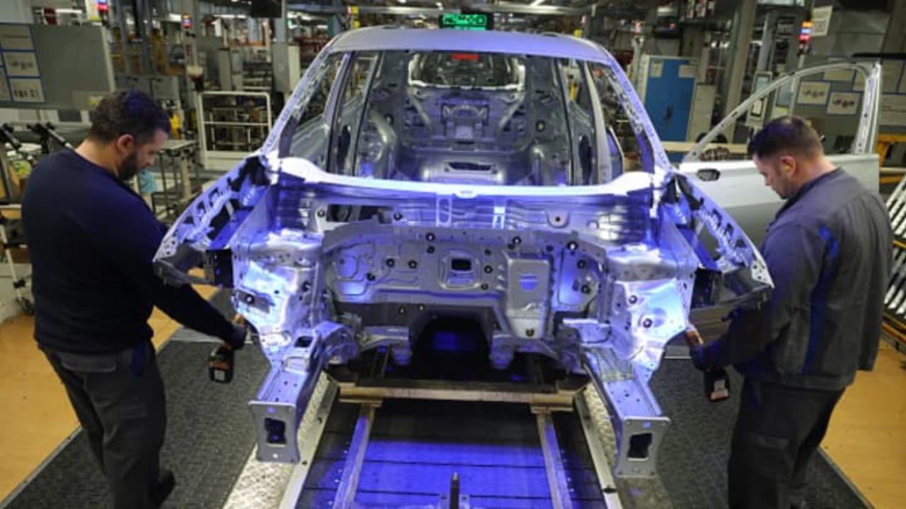 Carmakers Sound Alarm as China’s Rare-Earth Curbs Threaten New Supply Chain Crisis