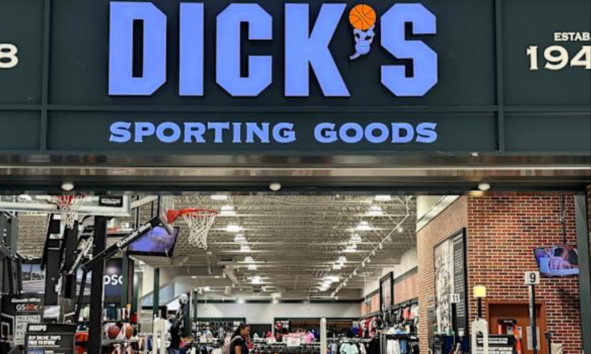 Dick’s Sporting Goods Acquires Foot Locker for $2.4B to Boost Global Reach and Counter Tariff Pressures